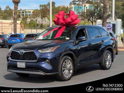 2022 Toyota Highlander Hybrid Platinum