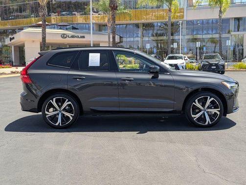 Platinum Grey Metallic 2025 Volvo XC60 B5 Ultra