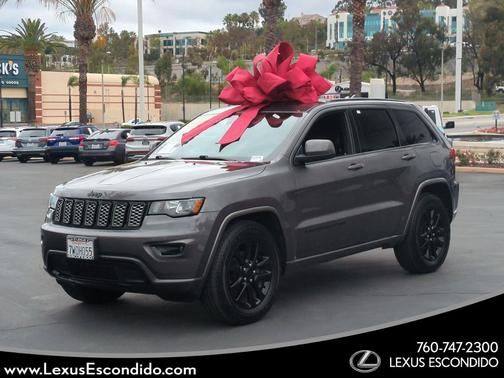 Granite Crystal Metallic Clearcoat 2017 Jeep Grand Cherokee Altitude