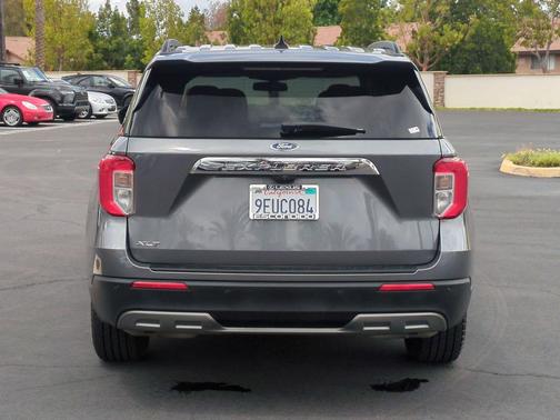 Gray Metallic 2022 Ford Explorer XLT