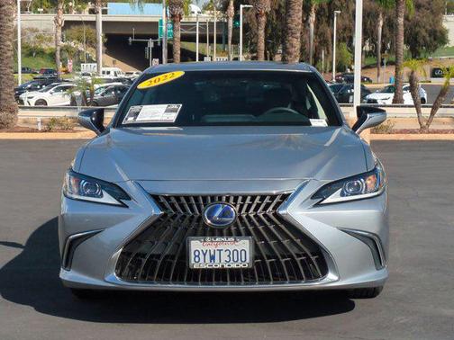 2022 Lexus ES 300h Base