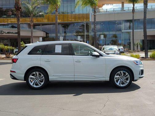 2023 Audi Q7 55 Premium Plus