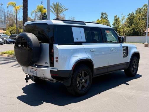 Hakuba Silver Metallic 2023 Land Rover Defender 110 Standard