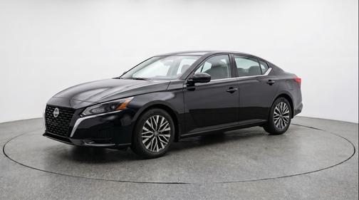 Super Black 2025 Nissan Altima SV FWD