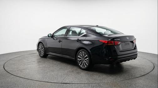 Super Black 2025 Nissan Altima SV FWD