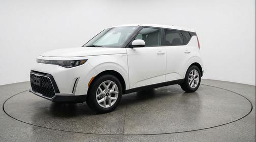 Snow White Pearl 2025 Kia Soul LX