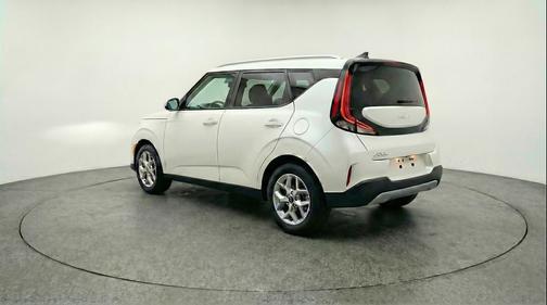 Snow White Pearl 2025 Kia Soul LX
