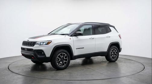 Bright White Clearcoat 2025 Jeep Compass Trailhawk