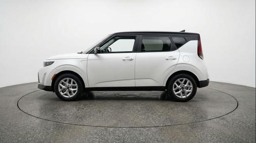 Snow White Pearl 2025 Kia Soul LX