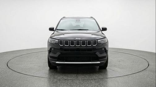 Diamond Black Crystal Pearlcoat 2025 Jeep Compass Latitude
