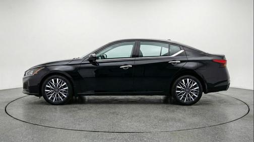 Super Black 2025 Nissan Altima SV FWD