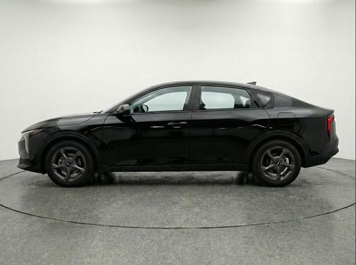 Aurora Black Pearl 2025 Kia K4 LXS