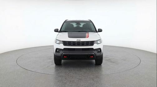 Bright White Clearcoat 2025 Jeep Compass Trailhawk