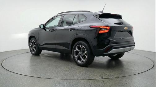 Mosaic Black Metallic 2025 Chevrolet Trax LT