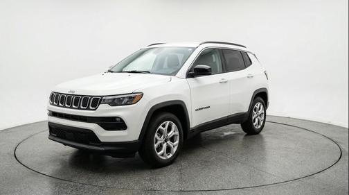 Bright White Clearcoat 2025 Jeep Compass Latitude