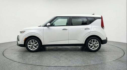 Snow White Pearl 2025 Kia Soul LX