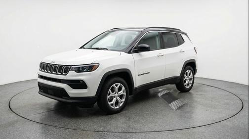 Bright White Clearcoat 2025 Jeep Compass Latitude