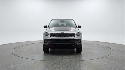 Silver Zynith Metallic Clearcoat 2025 Jeep Compass Trailhawk