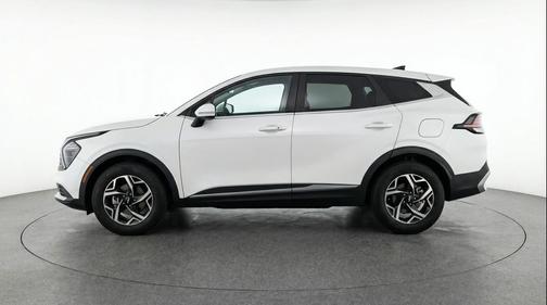Glacial White Pearl 2025 Kia Sportage LX