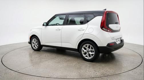 Snow White Pearl 2025 Kia Soul LX