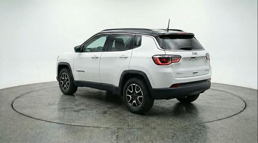 Bright White Clearcoat 2025 Jeep Compass Trailhawk
