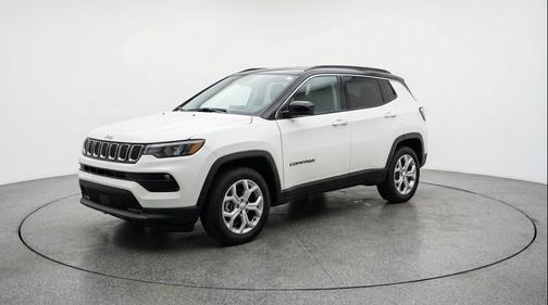 Bright White Clearcoat 2025 Jeep Compass Latitude