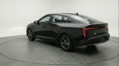 Aurora Black Pearl 2025 Kia K4 LXS