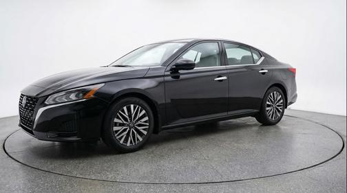 Super Black 2025 Nissan Altima SV FWD