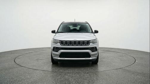 Silver Zynith Metallic Clearcoat 2025 Jeep Compass Limited