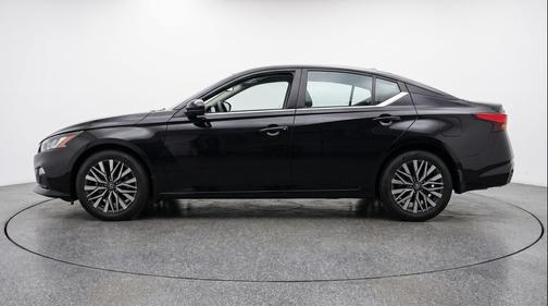 Super Black 2025 Nissan Altima SV FWD