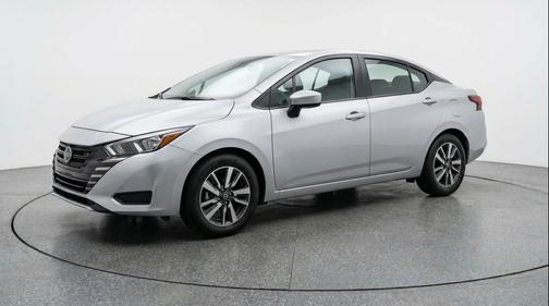 Brilliant Silver Metallic 2025 Nissan Versa 1.6 SV