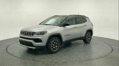 Silver Zynith Metallic Clearcoat 2025 Jeep Compass Trailhawk