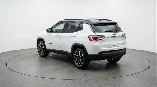 Bright White Clearcoat 2025 Jeep Compass Trailhawk