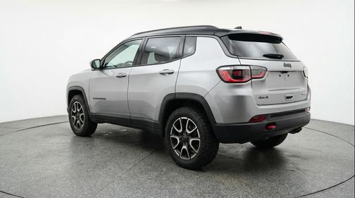 Silver Zynith Metallic Clearcoat 2025 Jeep Compass Trailhawk