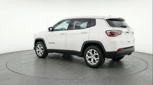 Bright White Clearcoat 2025 Jeep Compass Latitude