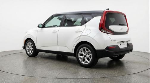 Snow White Pearl 2025 Kia Soul LX