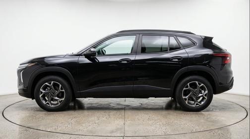 Mosaic Black Metallic 2025 Chevrolet Trax LT