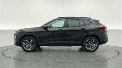 Mosaic Black Metallic 2025 Chevrolet Trax LT