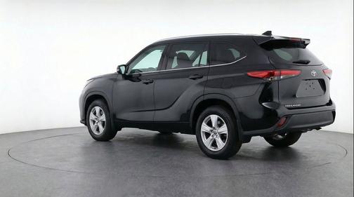 Midnight Black Metallic 2025 Toyota Highlander LE