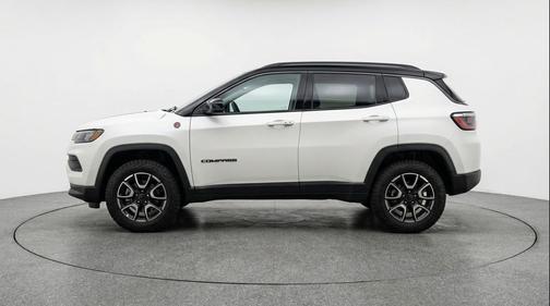 Bright White Clearcoat 2025 Jeep Compass Trailhawk
