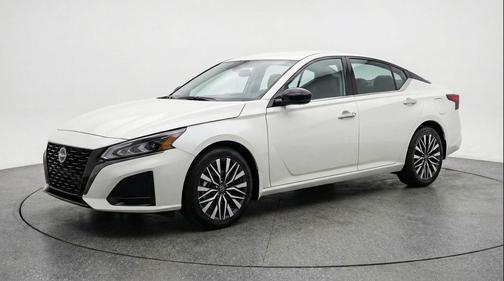 Glacier White 2025 Nissan Altima SV FWD