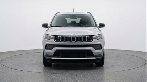 Silver Zynith Metallic Clearcoat 2025 Jeep Compass Limited
