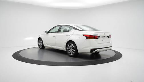 Glacier White 2025 Nissan Altima SV FWD