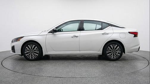 Glacier White 2025 Nissan Altima SV FWD