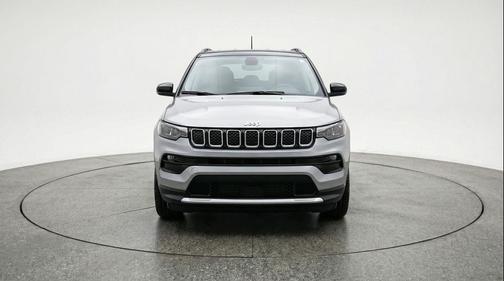 Silver Zynith Metallic Clearcoat 2025 Jeep Compass Limited