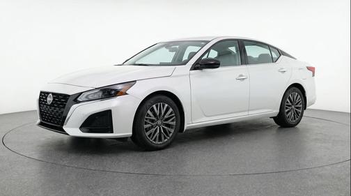 Glacier White 2025 Nissan Altima SV FWD