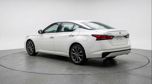 Glacier White 2025 Nissan Altima SV FWD