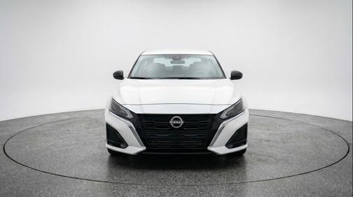 Glacier White 2025 Nissan Altima SV FWD