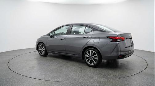 Gun Metallic 2025 Nissan Versa 1.6 SV