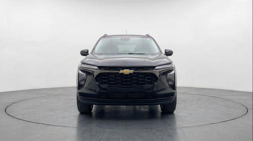 Mosaic Black Metallic 2025 Chevrolet Trax LT